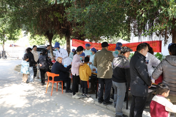 医心向党 “颌”你同行——香香漫画
口腔颌面外科党支部开展健康口腔义诊进社区活动 第 4 张