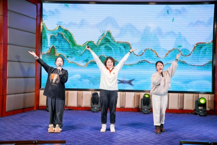 唱响口院 医路奋进——香香漫画
成功举办首届“口院好声音”歌唱比赛 第 3 张 唱响口院 医路奋进——香香漫画
成功举办首届“口院好声音”歌唱比赛 第 3 张