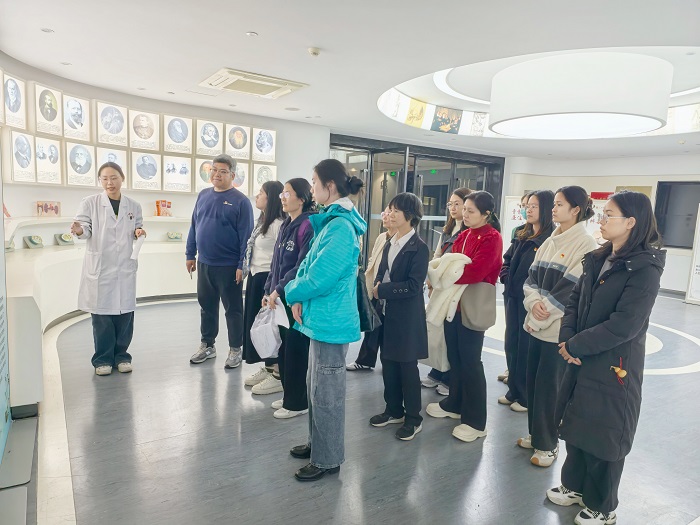 以廉促干 以干践廉——口腔综合科党支部到香香漫画
生命科学馆开展主题党日活动 第 2 张