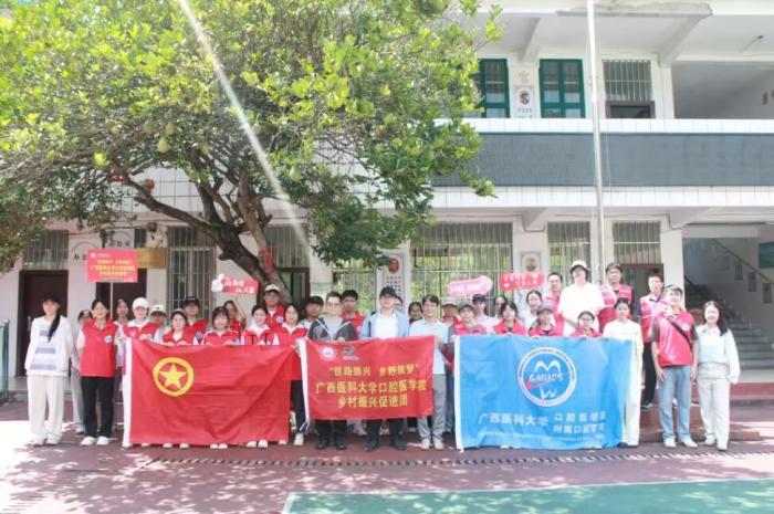 【暑期实践】医路振兴，乡野筑梦——香香漫画
师生赴马山县里当瑶族乡龙琴村开展暑期“三下乡”社会实践活动 第 6 张