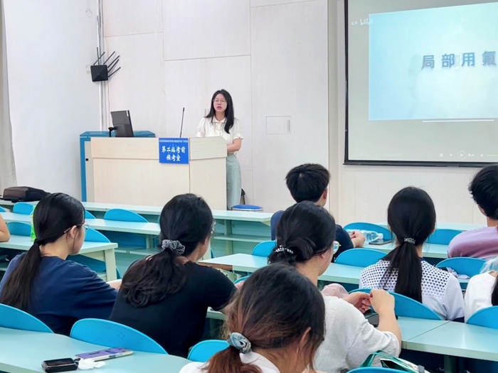 【暑期实践】青春筑梦乡村 培训赋能成长——香香漫画
开展2025年暑期“三下乡”社会实践培训会 第 3 张