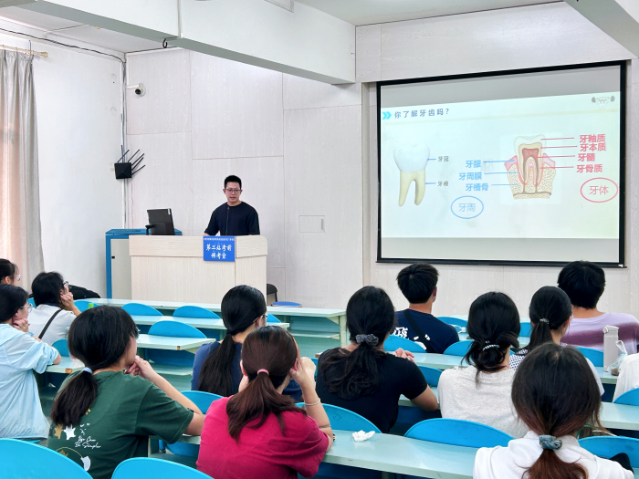 【暑期实践】青春筑梦乡村 培训赋能成长——香香漫画
开展2025年暑期“三下乡”社会实践培训会 第 2 张