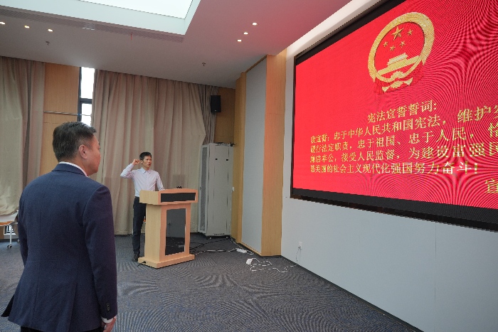 香香漫画
举行干部宪法宣誓仪式 第 1 张