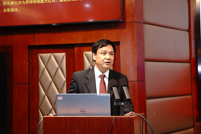 勇担援外使命 巾帼不让须眉——香香漫画
罗婷婷医生启程赴尼日尔执行援外医疗任务 第 4 张