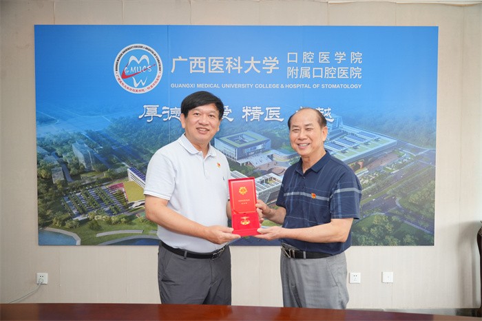 附属口腔医院开展2025年“七一”前夕走访慰问活动 第 7 张 附属口腔医院开展2025年“七一”前夕走访慰问活动 第 7 张