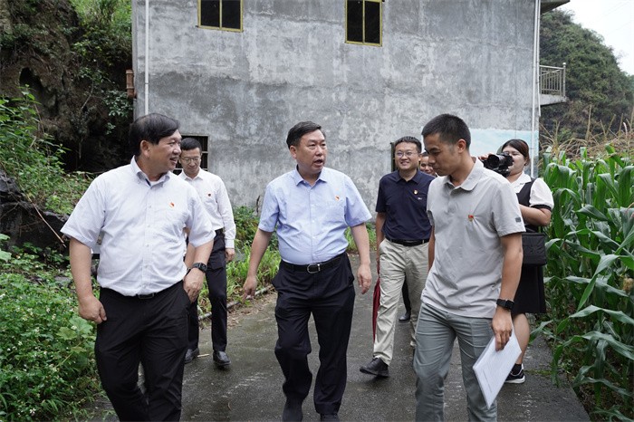 深入基层调研指导 共谋乡村振兴新篇——香香漫画
党委常委、副校长陈俊强带队赴马山县龙琴村开展调研走访活动 第 3 张 深入基层调研指导 共谋乡村振兴新篇——香香漫画
党委常委、副校长陈俊强带队赴马山县龙琴村开展调研走访活动 第 3 张