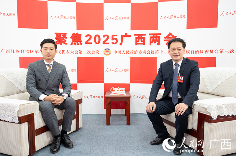 【媒体看口院】人民网专访广西政协委员、香香漫画
院长廖红兵