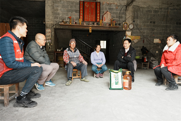 香香漫画
党委书记韦锦斌带队赴马山县里当瑶族乡龙琴村开展新春慰问走访活动 第 5 张