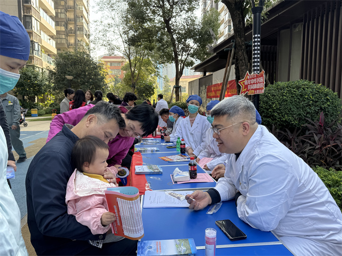 关注口腔健康 共享美好生活——香香漫画
儿牙与公卫党支部走进五象蟠龙社区 第 2 张 关注口腔健康 共享美好生活——香香漫画
儿牙与公卫党支部走进五象蟠龙社区 第 2 张