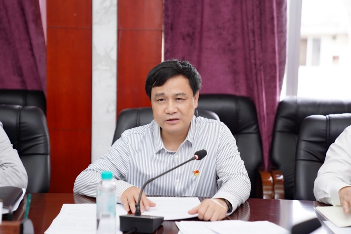 韦锦斌书记作中心讲话.jpg 韦锦斌书记作中心讲话.jpg