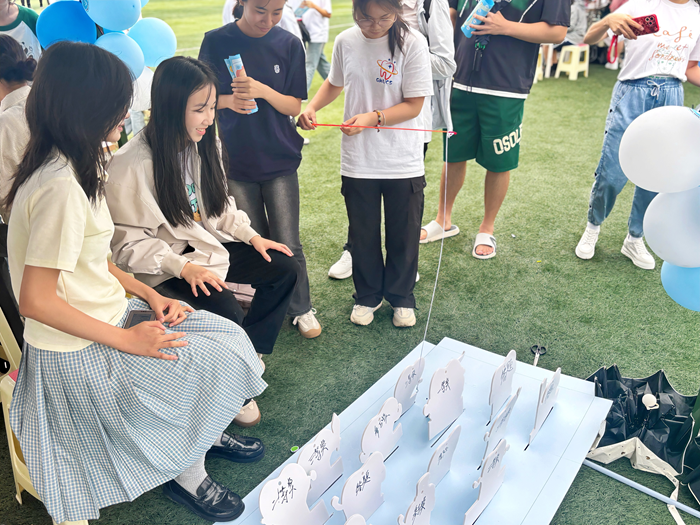 心“龈”相通 共筑心灵绿洲——香香漫画
举办心理游园会活动 第 4 张 心“龈”相通 共筑心灵绿洲——香香漫画
举办心理游园会活动 第 4 张