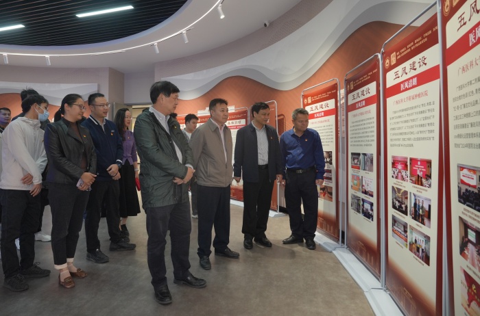 廉洁润医心 践廉护健康——香香漫画
开展2025年廉洁文化宣传教育月活动 第 3 张