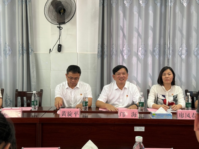 党建联建聚合力 健康惠民暖中沙——香香漫画
颌面外科党支部赴桂平市中沙镇开展“医心向党 齿生有你”主题活动 第 1 张 党建联建聚合力 健康惠民暖中沙——香香漫画
颌面外科党支部赴桂平市中沙镇开展“医心向党 齿生有你”主题活动 第 1 张