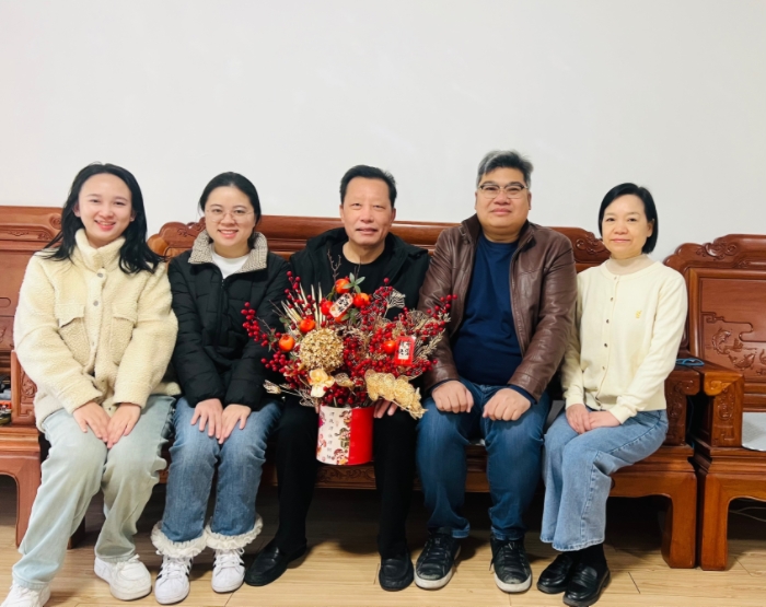 岁寒暖意浓 新春传党情——香香漫画
儿牙与公卫党支部开展春节前走访慰问退休老同志活动 第 2 张