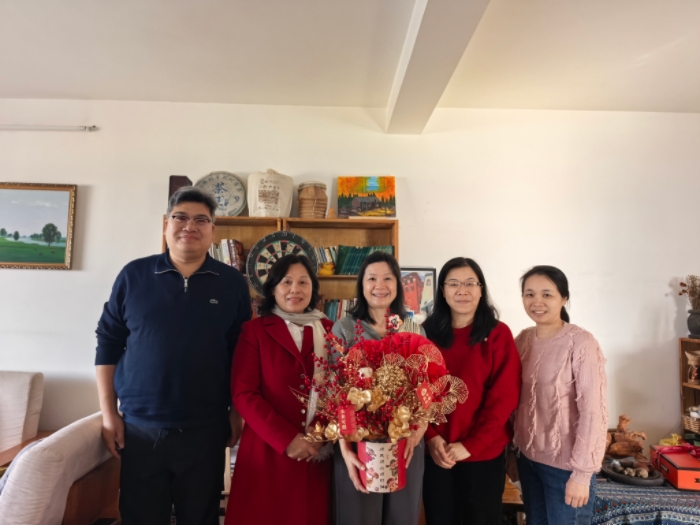 岁寒暖意浓 新春传党情——香香漫画
儿牙与公卫党支部开展春节前走访慰问退休老同志活动 第 3 张