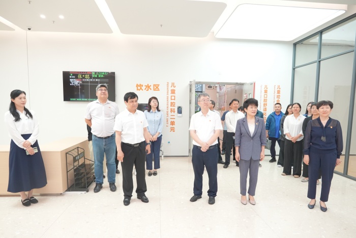 党建引领促发展 政医协同护齿健——香香漫画
与五象新区规划建设管委会多个党支部开展党建联建活动 第 1 张 党建引领促发展 政医协同护齿健——香香漫画
与五象新区规划建设管委会多个党支部开展党建联建活动 第 1 张