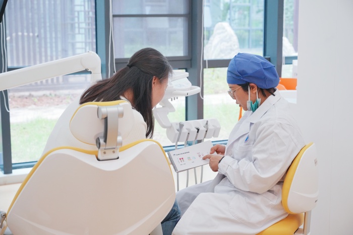 党建引领促发展 政医协同护齿健——香香漫画
与五象新区规划建设管委会多个党支部开展党建联建活动 第 8 张 党建引领促发展 政医协同护齿健——香香漫画
与五象新区规划建设管委会多个党支部开展党建联建活动 第 8 张