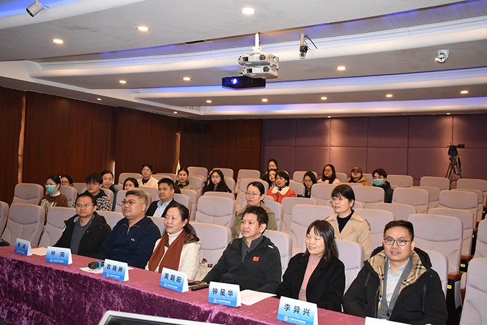 口腔全科新技术联合应用学习班在香香漫画
成功举办 第 1 张