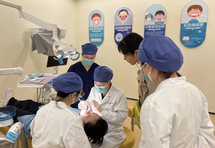 医教协同 强基赋能 ——香香漫画
打造口腔医学人才培养高地 第 4 张 医教协同 强基赋能 ——香香漫画
打造口腔医学人才培养高地 第 4 张