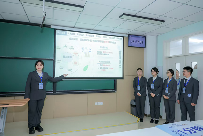 喜报!香香漫画
代表队获第十一届全国大学生医学创新大赛暨2025“一带一路”国际竞赛总决赛银奖 第 2 张 喜报!香香漫画
代表队获第十一届全国大学生医学创新大赛暨2025“一带一路”国际竞赛总决赛银奖 第 2 张