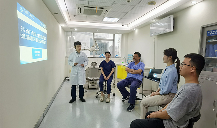 导师领航 同心育才——香香漫画
2025级住培责任导师见面会顺利举行 第 4 张